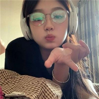 裸女游城